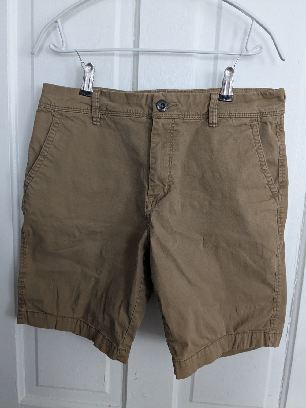 Aeropostale Men's Tan Flat Front Cotton Shorts